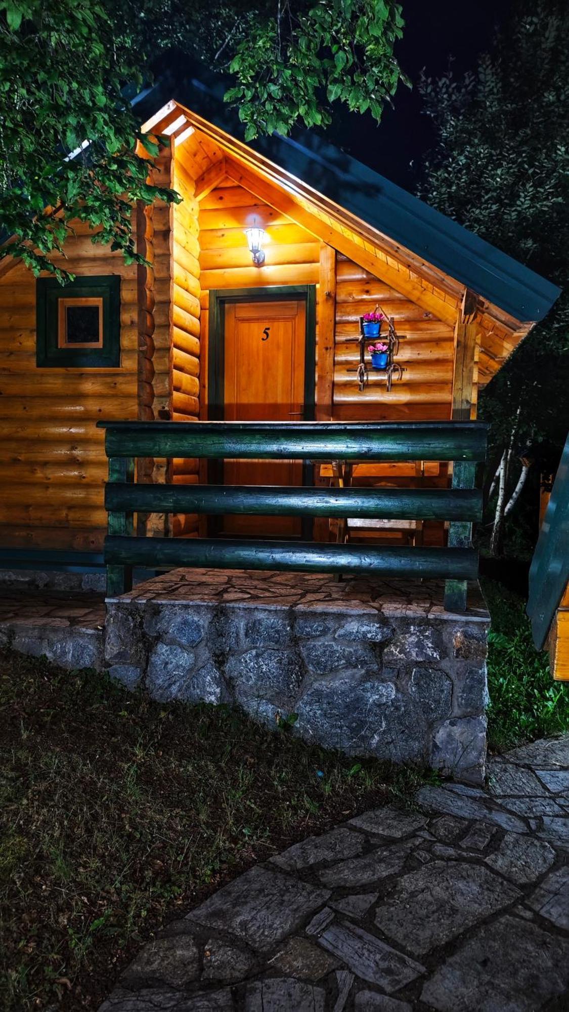 Kozak Apartments & Restaurant مويكوفاتش المظهر الخارجي الصورة
